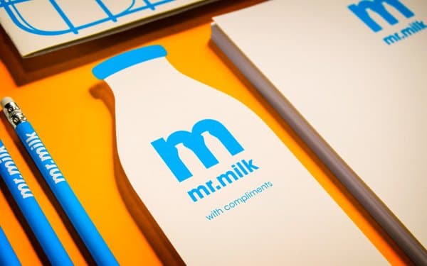 Mr.milk 牛奶、乳製品連鎖店上架飲料 - LOGO設計、CIS 品牌案例推薦 4 品牌LOGO設計|牛奶品牌LOGO設計|LOGO設計